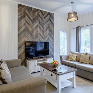 Lodge Two Double Four Single Beds